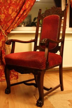  FOTEL NA LWICH ŁAPACH PO RENOWACJI 2182